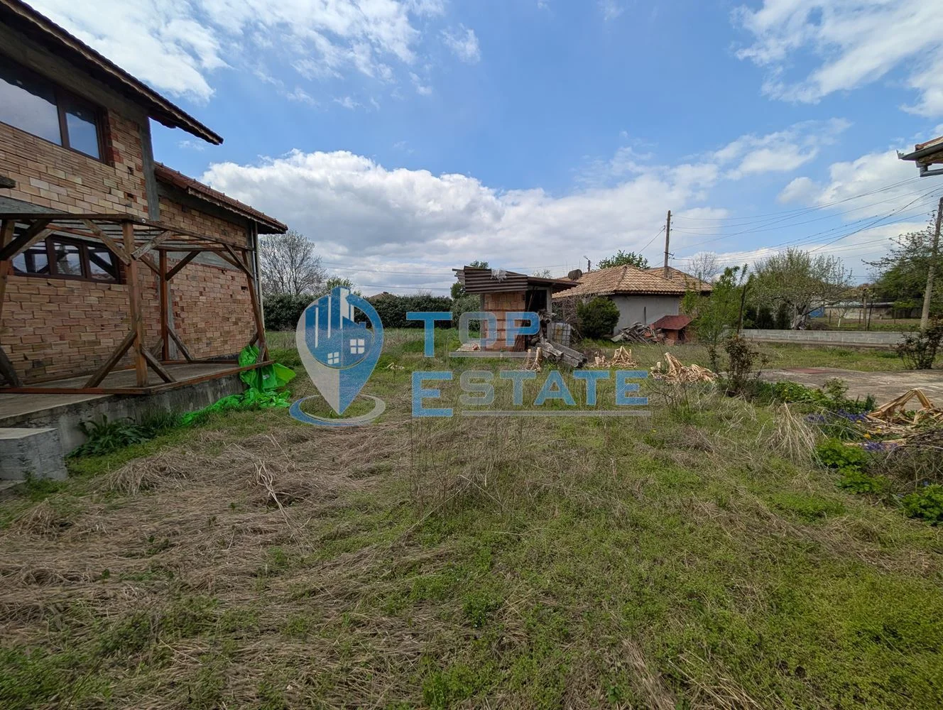Две къщи, лятна кухня и гараж с голям двор в град Долна Оряховица - 0