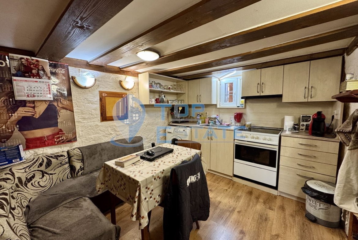 Двуетажна къща с кладенец в село Добри дял, област Велико Търново - 0