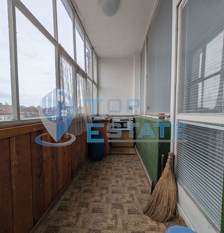 Тристаен тухлен апартамент в центъра на град Стражица - 0