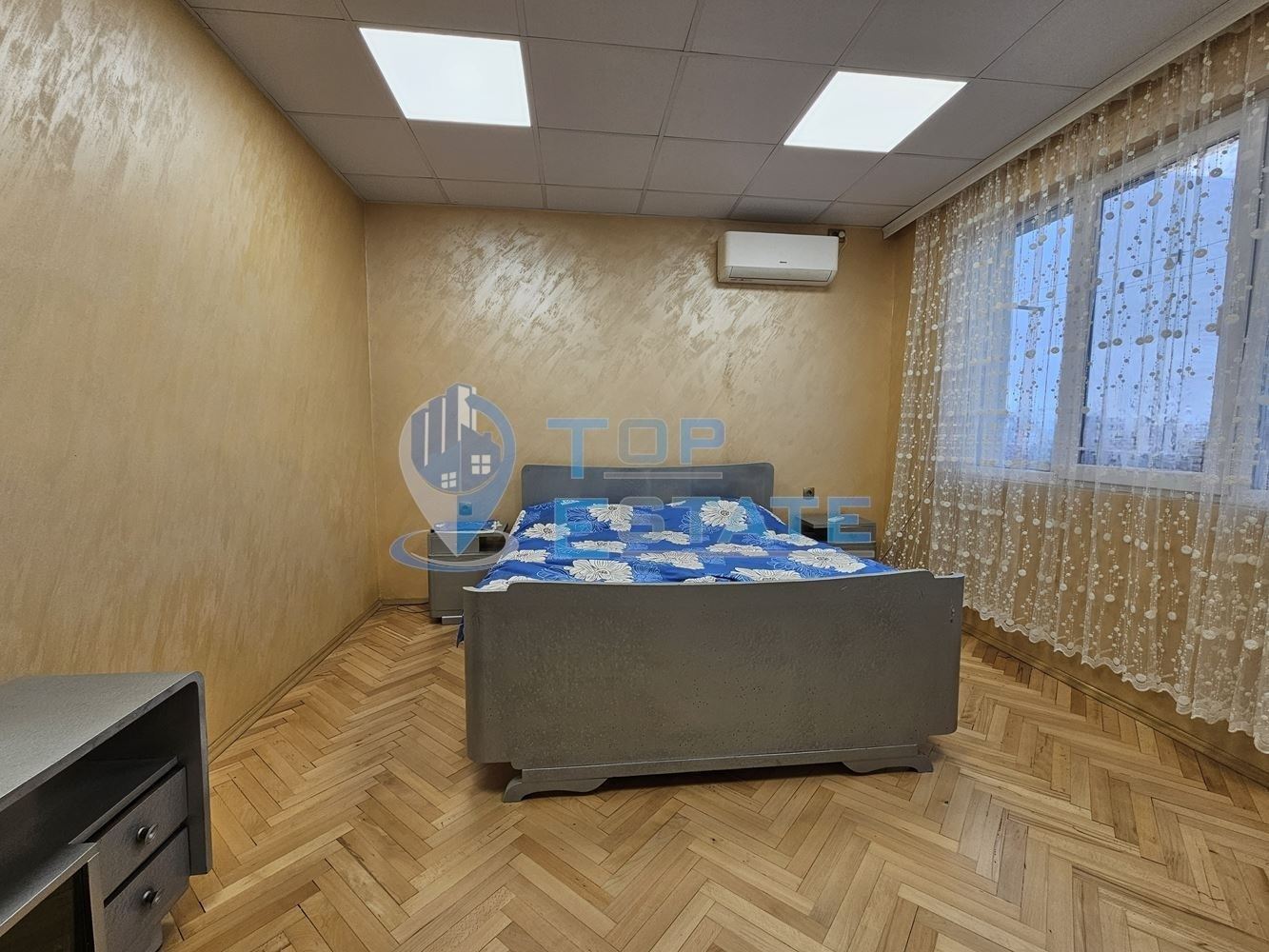 Южен тухлен апартамент на междинен етаж с две спални в идеалния център на град Горна Оряховица-0 Южен тухлен апартамент на междинен етаж с две спални в идеалния център на град Горна Оряховица - 0