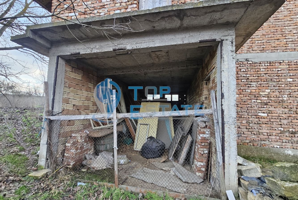 Масивна триетажна къща с четири спални в село Пейчиново, област Русе - 0