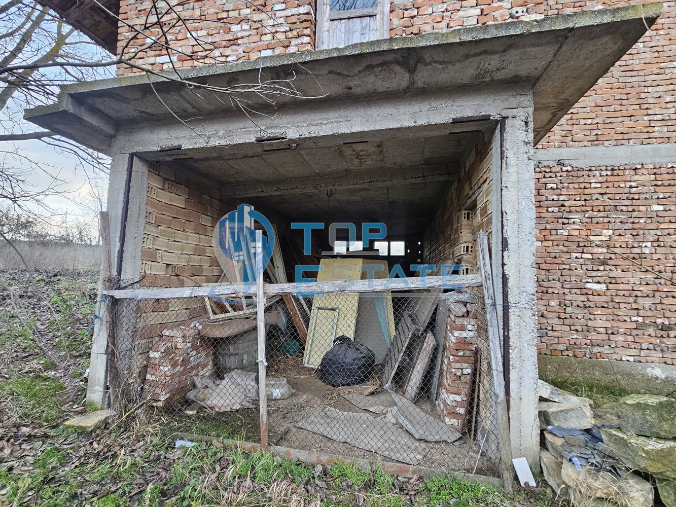 Масивна триетажна къща с четири спални в село Пейчиново, област Русе-0 Масивна триетажна къща с четири спални в село Пейчиново, област Русе - 0