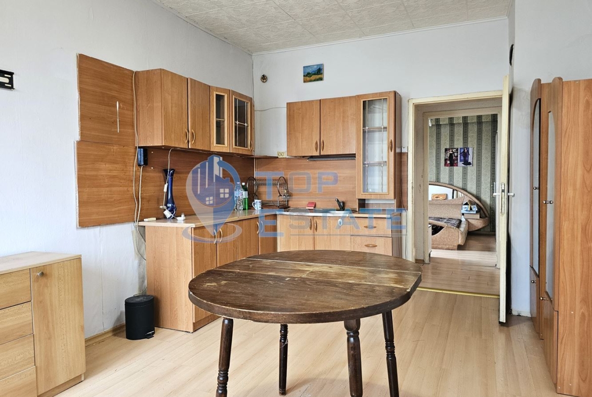 Обзаведен апартамент с две спални в квартал Пролет, град Горна Оряховица - 0