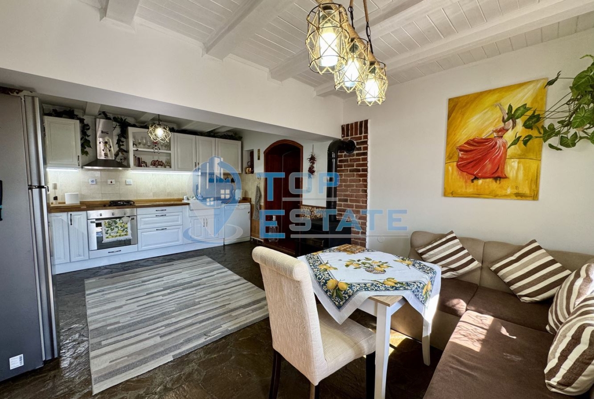 Двуетажна къща с гараж, допълнителни постройки и прекрасна панорама в Еленския Балкан - 0