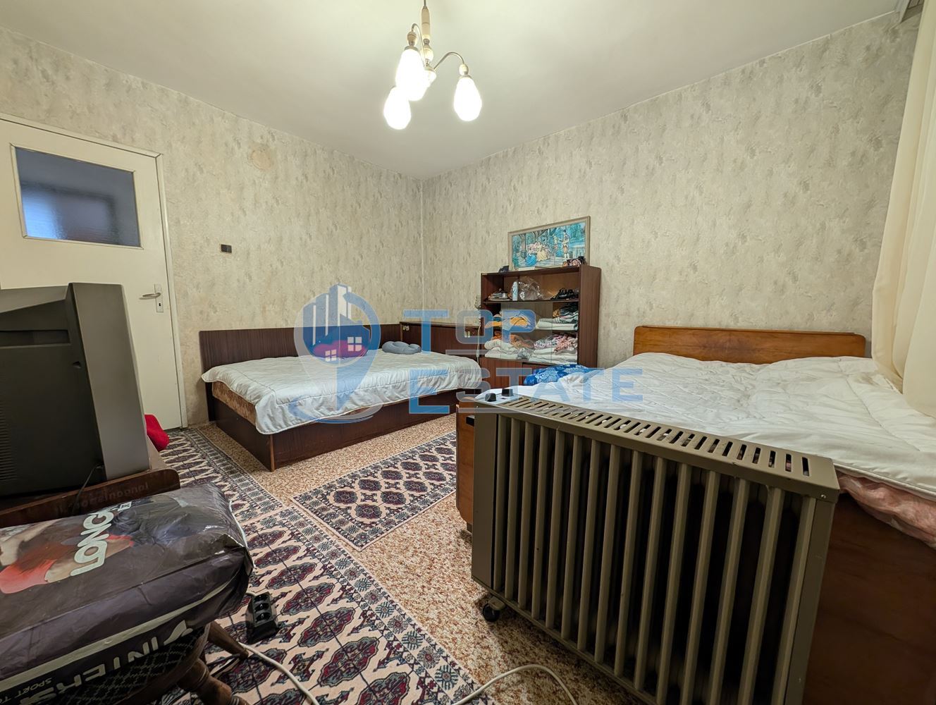 Триетажна масивна къща в град Стражица - 0