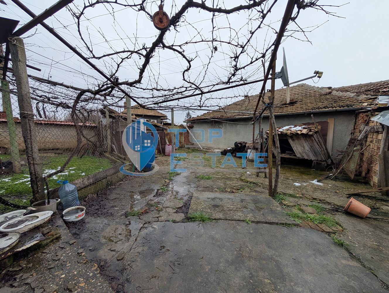 Едноетажна къща с вътрешна баня и кладенец в село Джулюница - 0