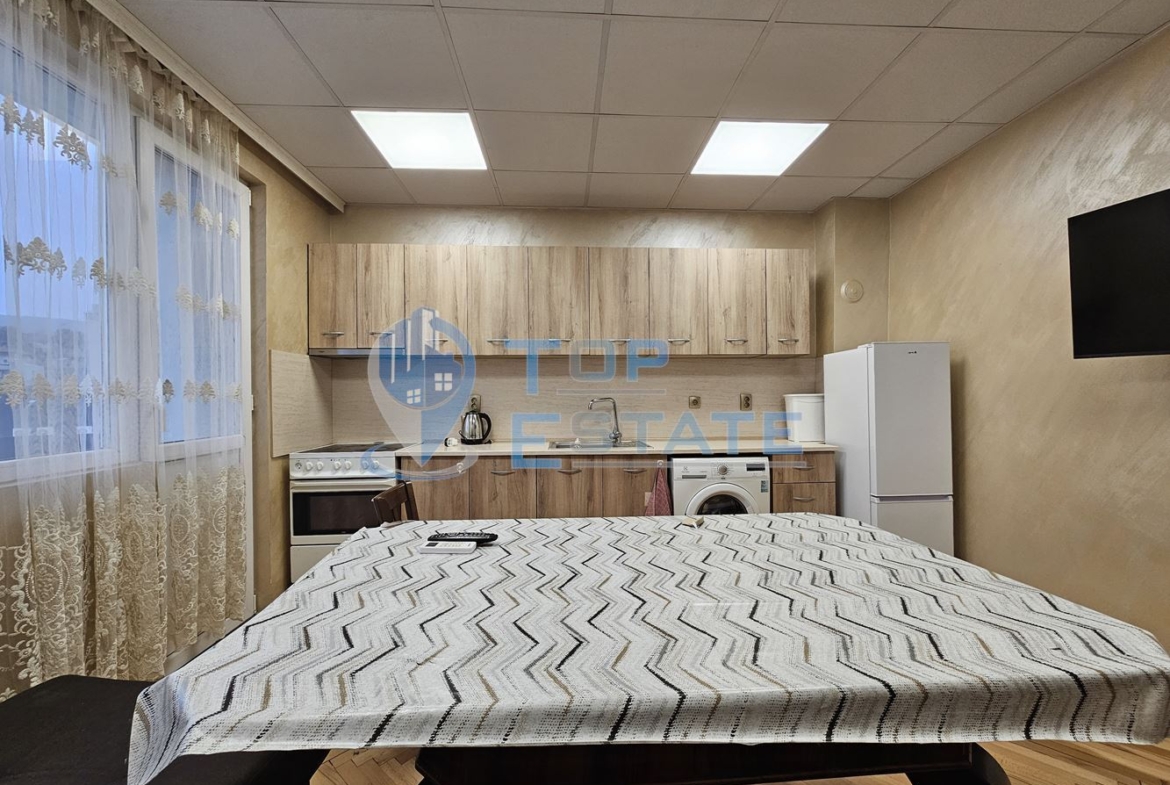 Южен тухлен апартамент на междинен етаж с две спални в идеалния център на град Горна Оряховица - 0