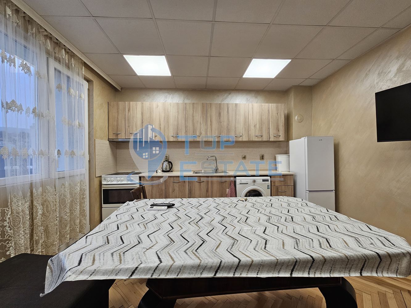 Южен тухлен апартамент на междинен етаж с две спални в идеалния център на град Горна Оряховица-0 Южен тухлен апартамент на междинен етаж с две спални в идеалния център на град Горна Оряховица - 0