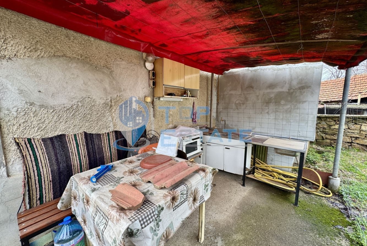 Двуетажна къща с кладенец в село Добри дял, област Велико Търново - 0