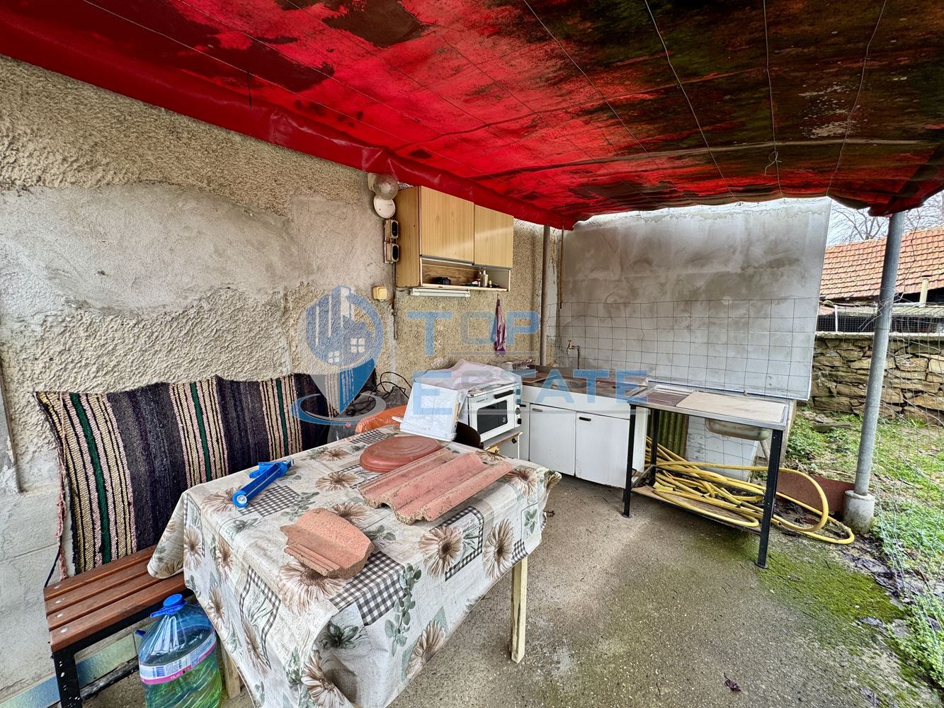 Двуетажна къща с кладенец в село Добри дял, област Велико Търново - 0