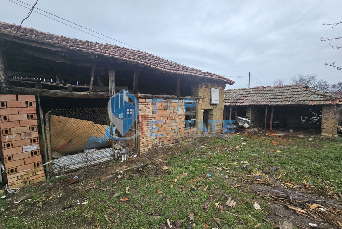 Тухлена къща с гараж и голям двор в село Недан, община Павликени - 0