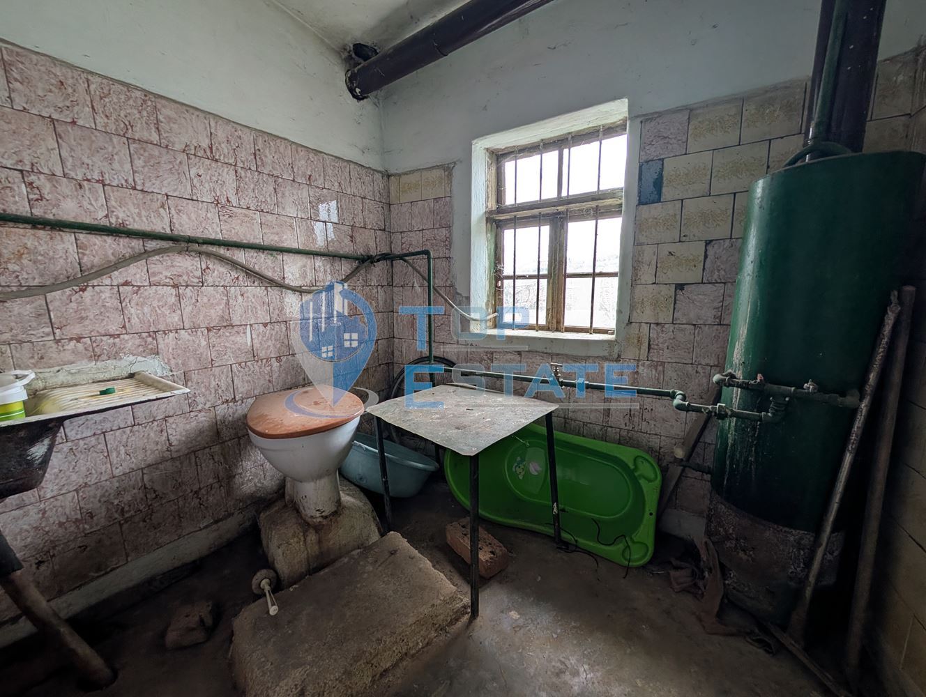 Едноетажна къща с вътрешна баня и кладенец в село Джулюница - 0