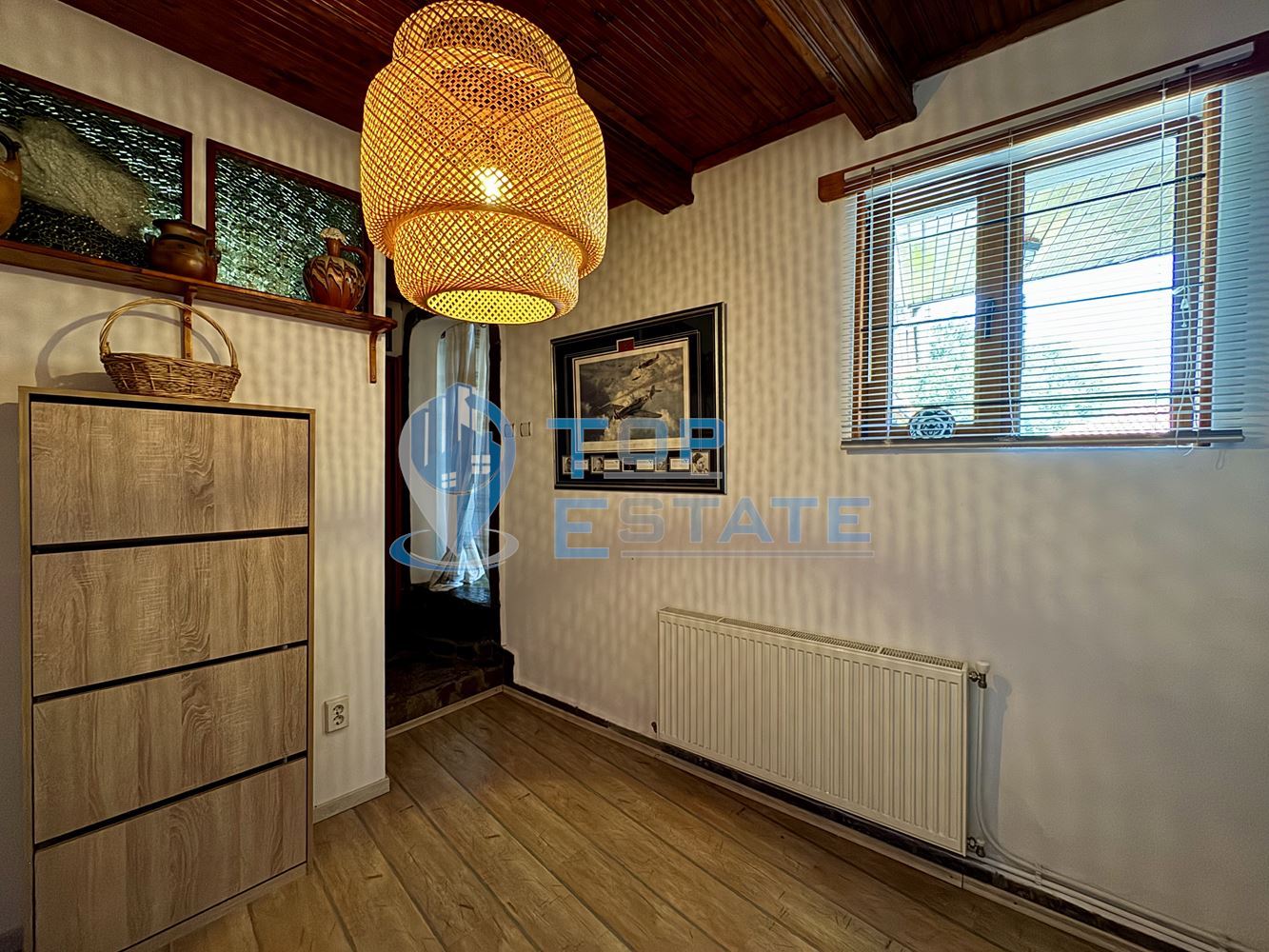 Двуетажна къща с гараж, допълнителни постройки и прекрасна панорама в Еленския Балкан - 0