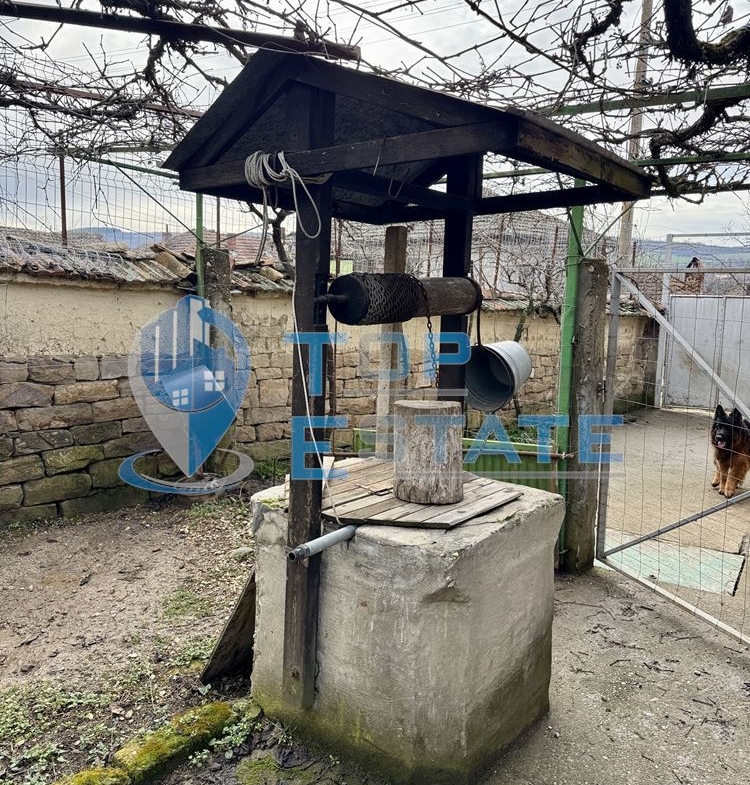 Двуетажна къща с кладенец в село Добри дял, област Велико Търново - 0