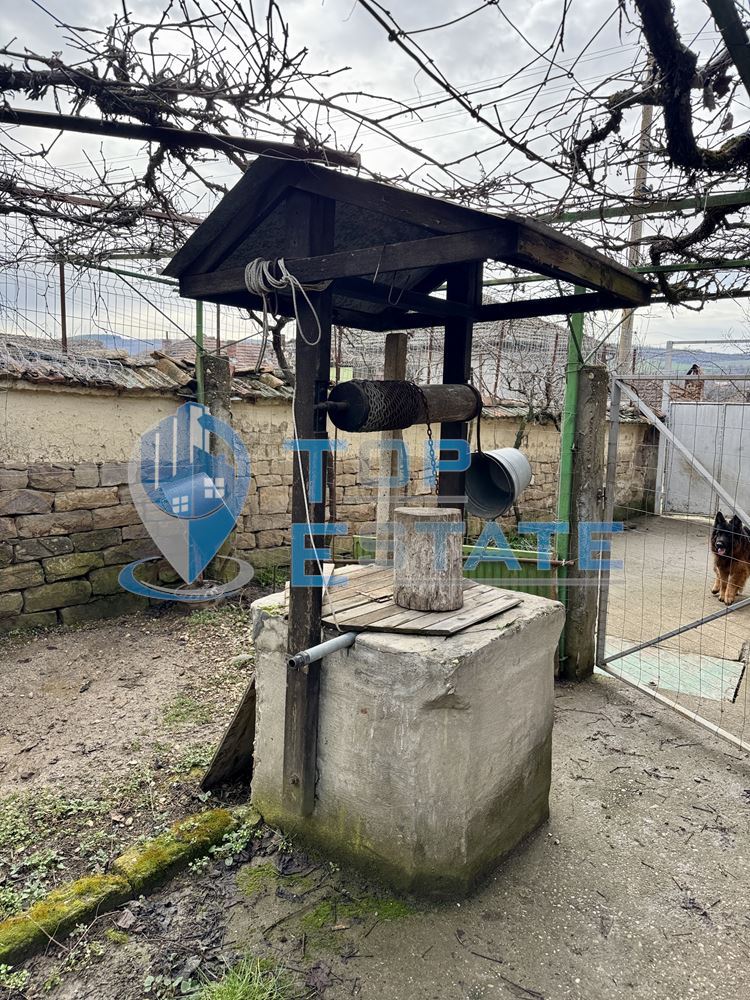 Двуетажна къща с кладенец в село Добри дял, област Велико Търново - 0