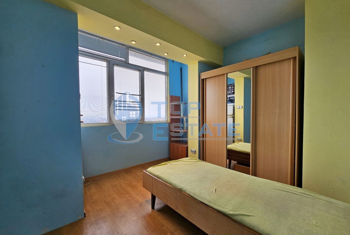 Обзаведен апартамент с две спални в квартал Пролет, град Горна Оряховица - 0