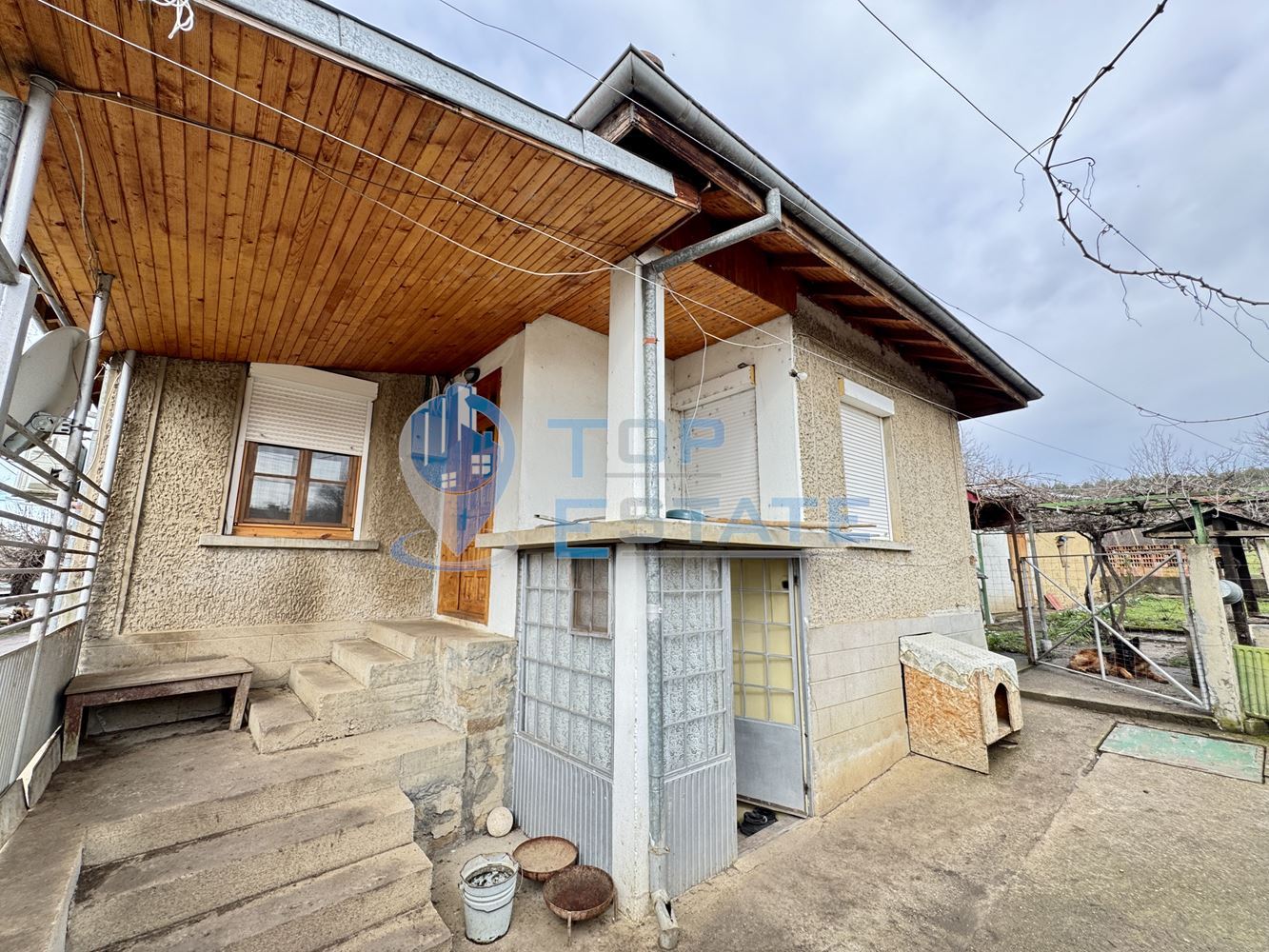 Двуетажна къща с кладенец в село Добри дял, област Велико Търново - 0