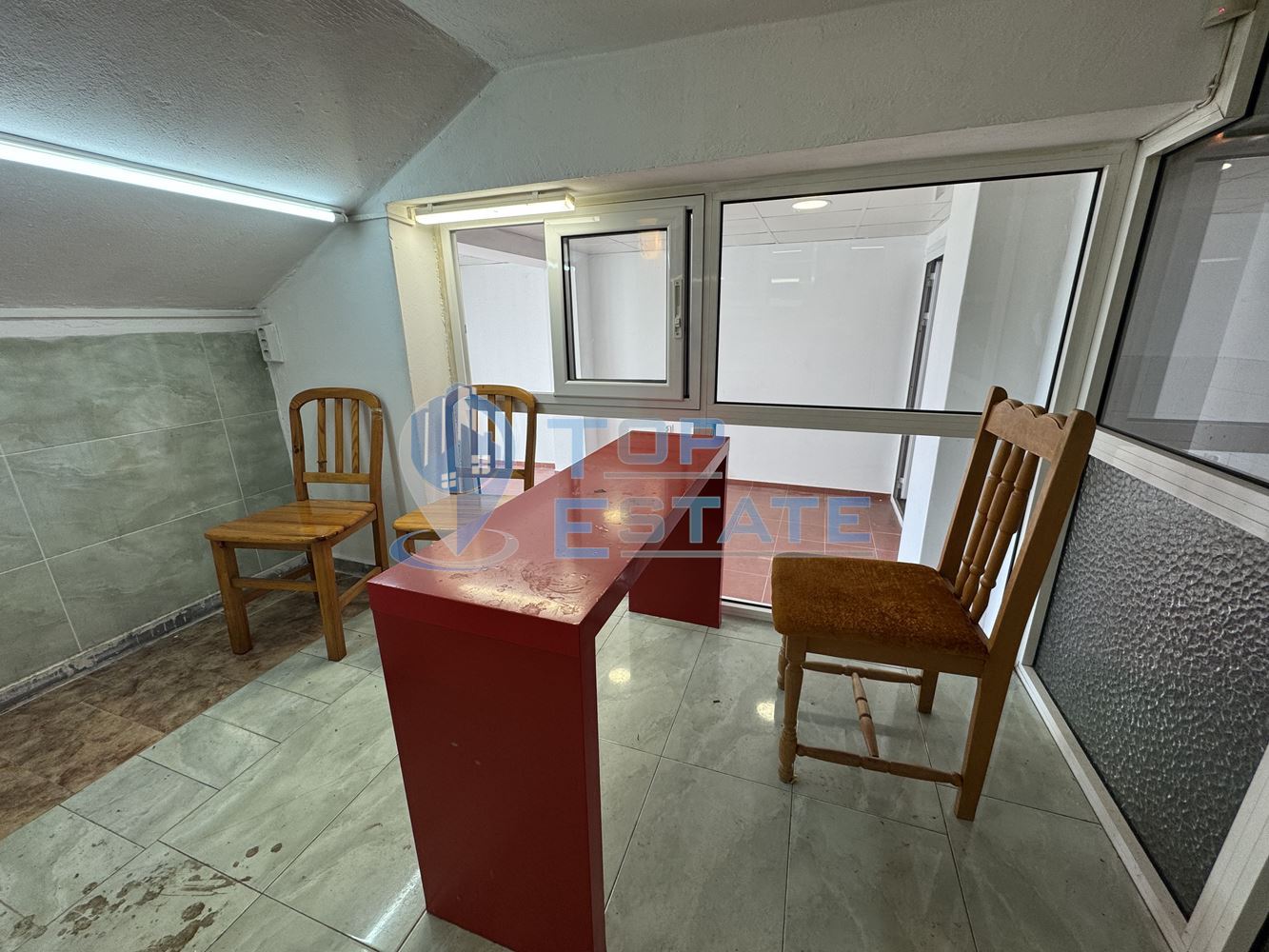 Търговско помещение под наем в центъра на град Велико Търново - 0