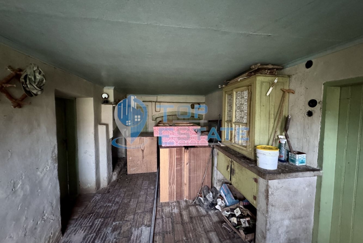 Къща с кладенец, гараж и стопански постройки в село Долна Липница, област Велико Търново - 0