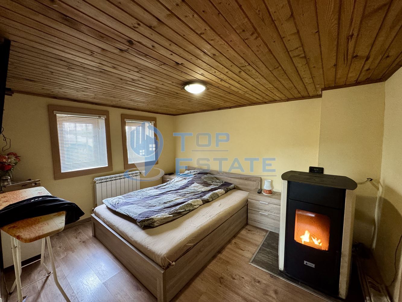 Двуетажна къща с кладенец в село Добри дял, област Велико Търново - 0