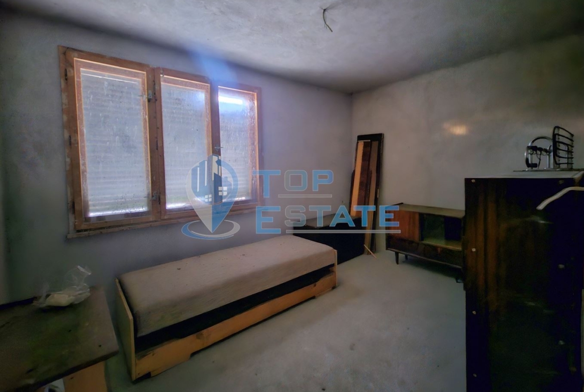 Масивна триетажна къща с четири спални в село Пейчиново, област Русе - 0