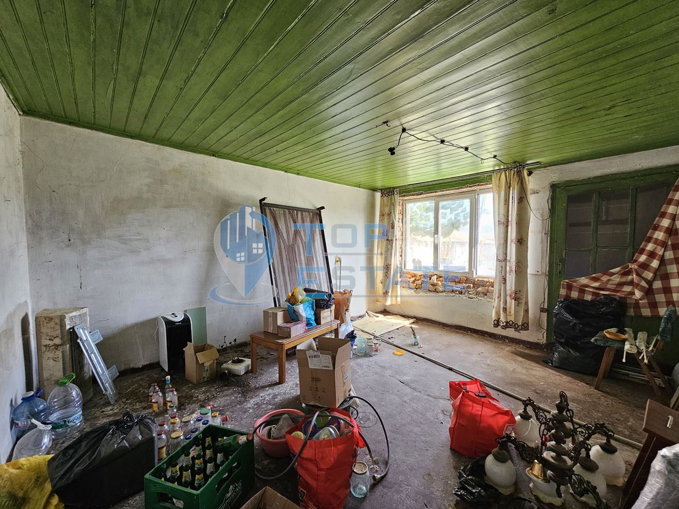 Двуетажна къща с голям двор, кладенец и гараж в село Долна Липница, област Велико Търново - 0