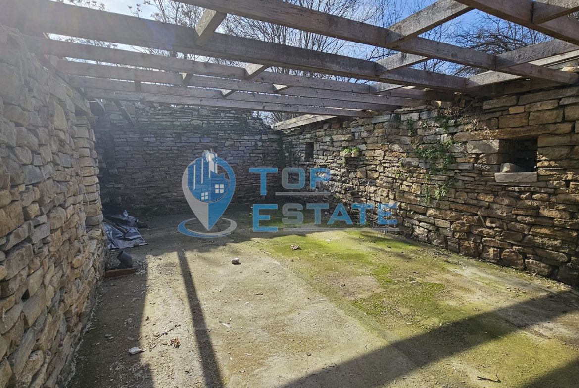 Двуетажна къща след ремонт с голям двор в село Горна Липница, област Велико Търново - 0