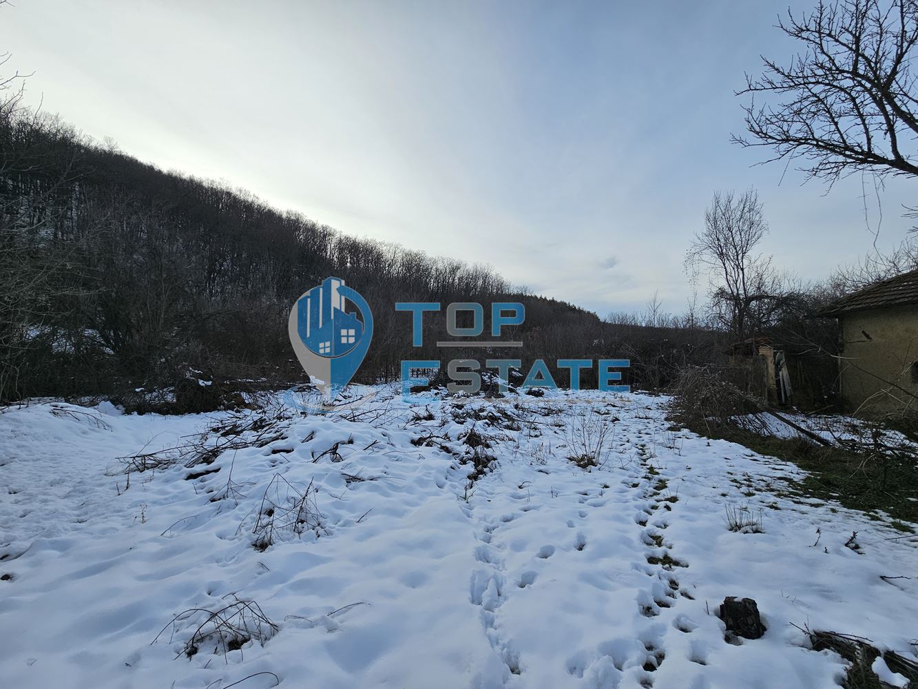 Едноетажна къща близо до река с голям двор в село Росно, област Велико Търново - 0