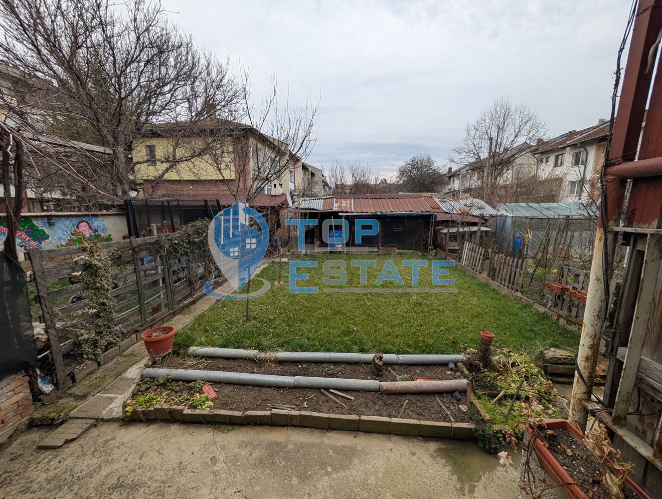 Двуетажна масивна къща в град Стражица - 0