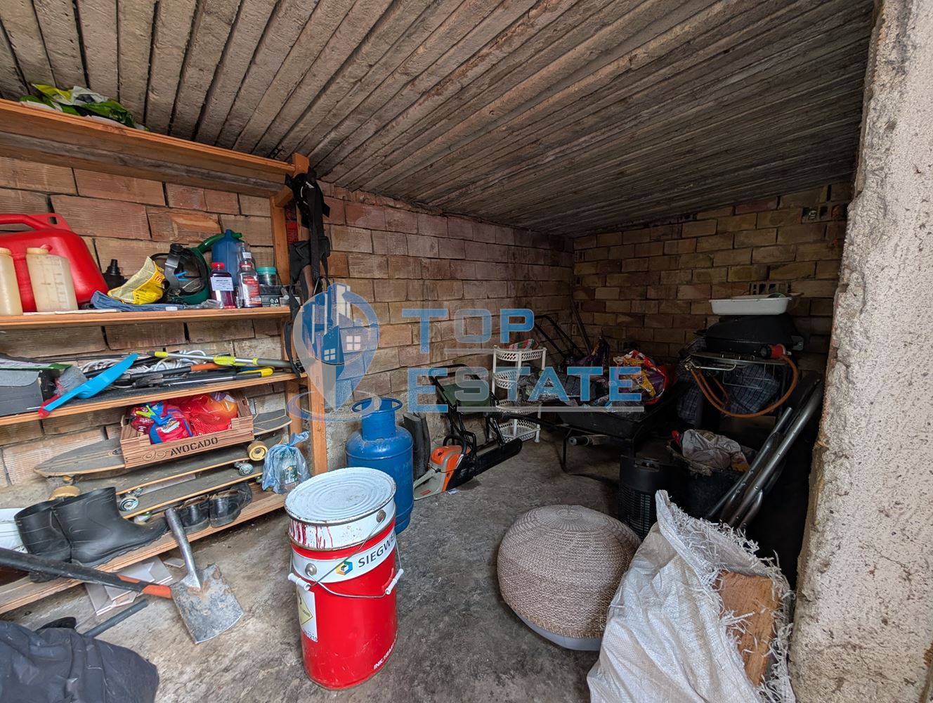 Тухлена къща с гараж и голям двор в село Раданово - 0