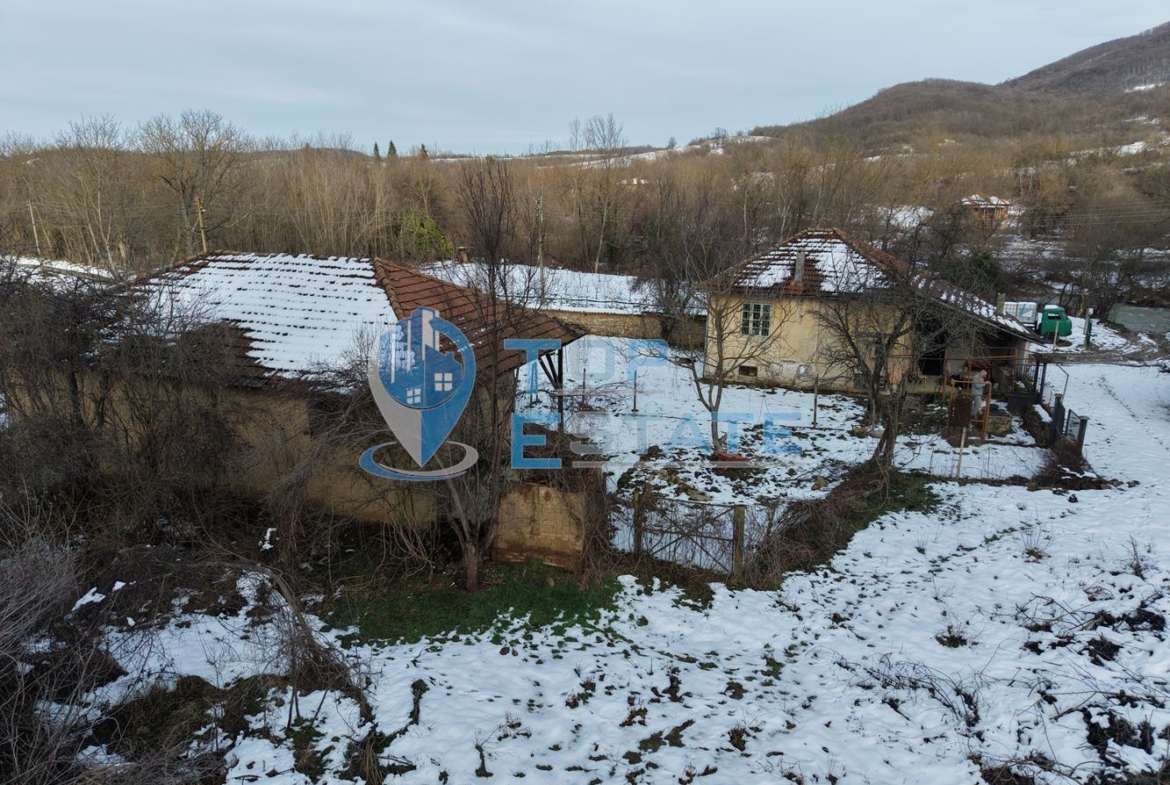 Едноетажна къща близо до река с голям двор в село Росно, област Велико Търново - 0