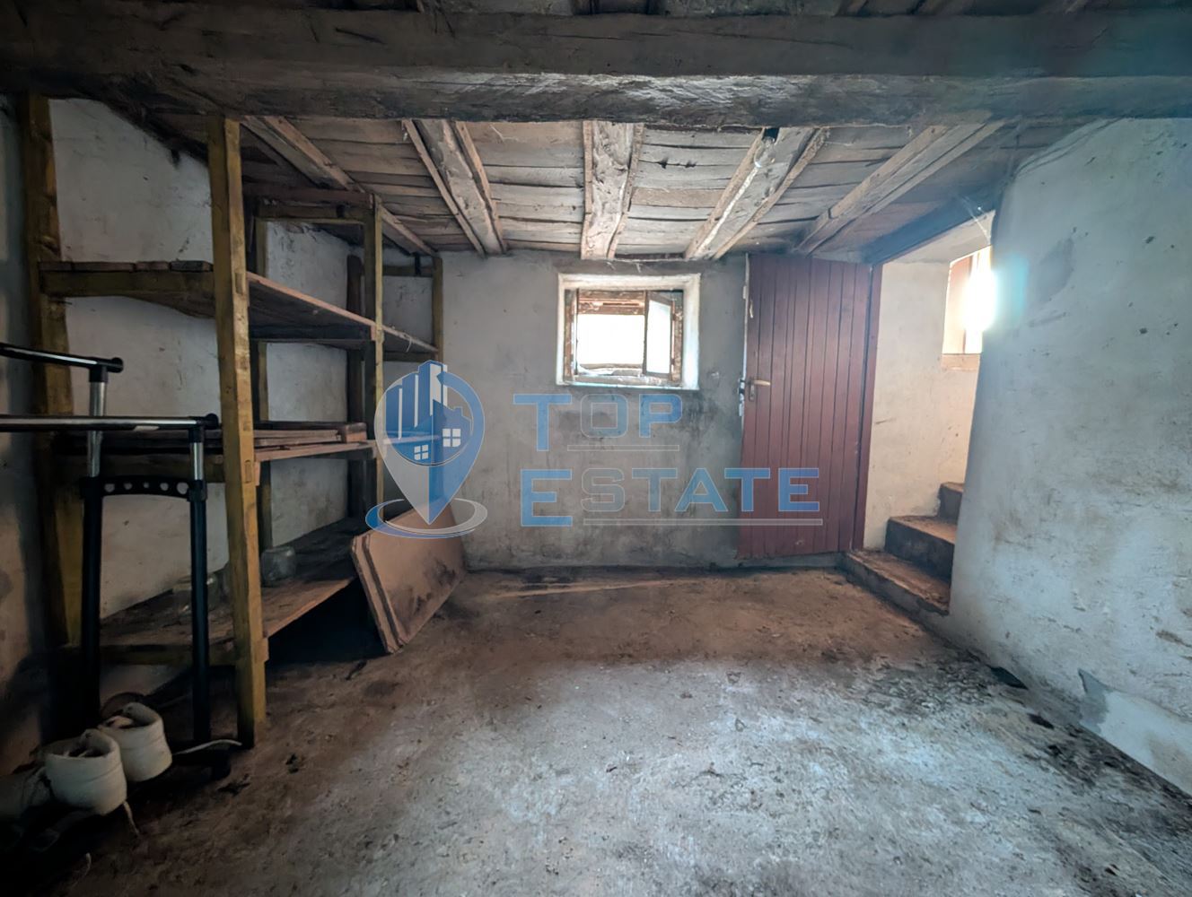 Едноетажна тухлена къща с гараж и кладенец в село Правда - 0