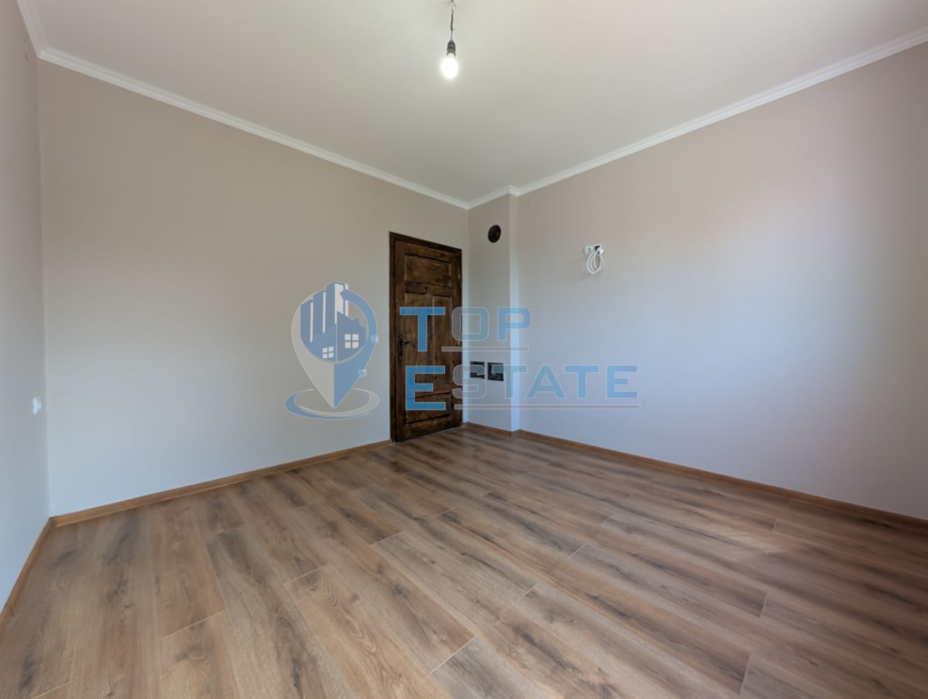 Едноетажна реновирана тухлена къща с голям двор в село Русаля - 0