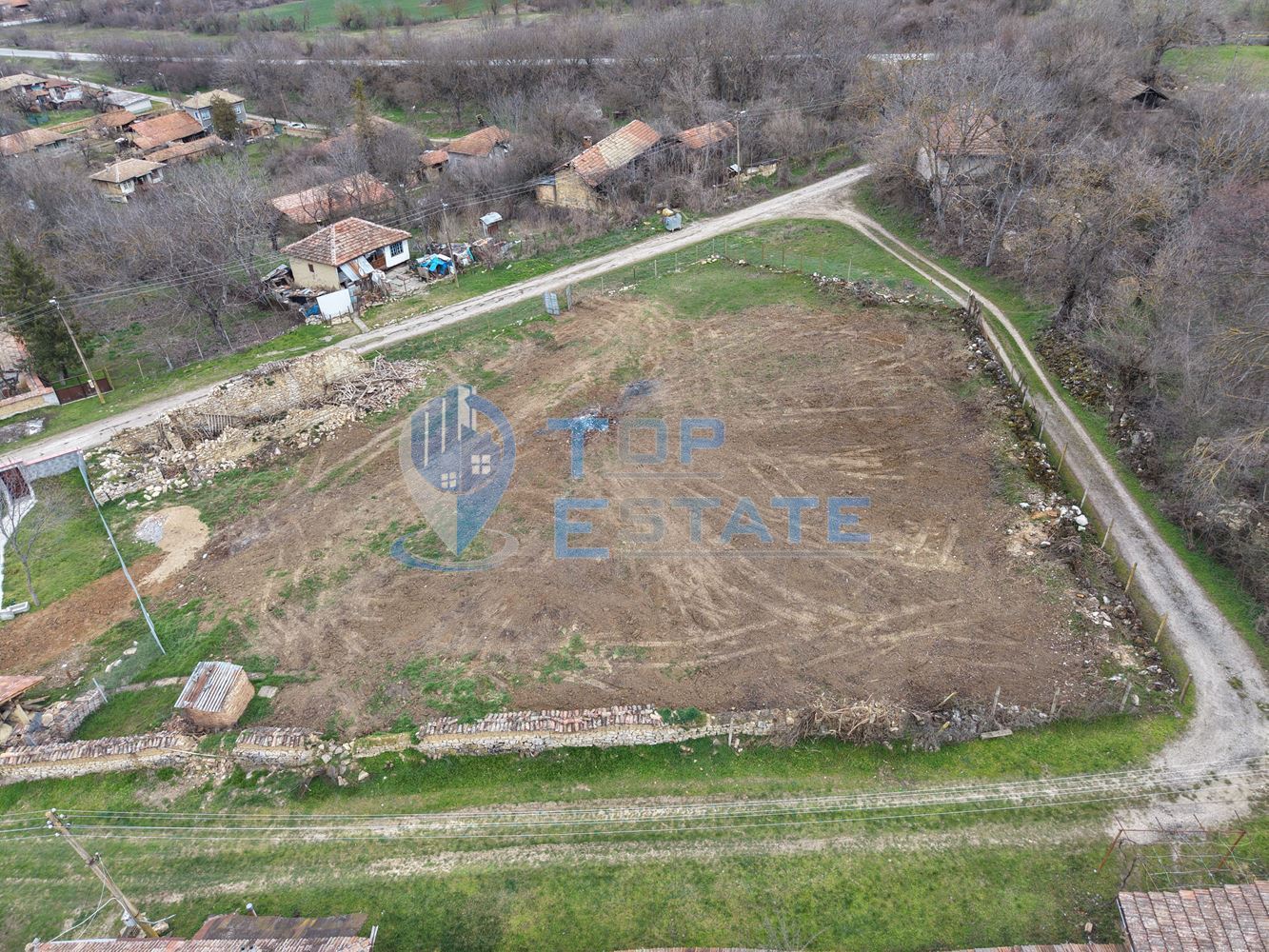 Голям парцел в регулация в село Русаля - 0