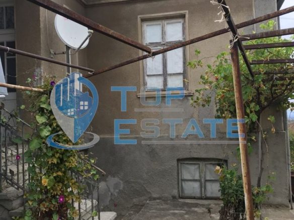 Тухлена къща в село Джулюница, област Велико Търново - 0