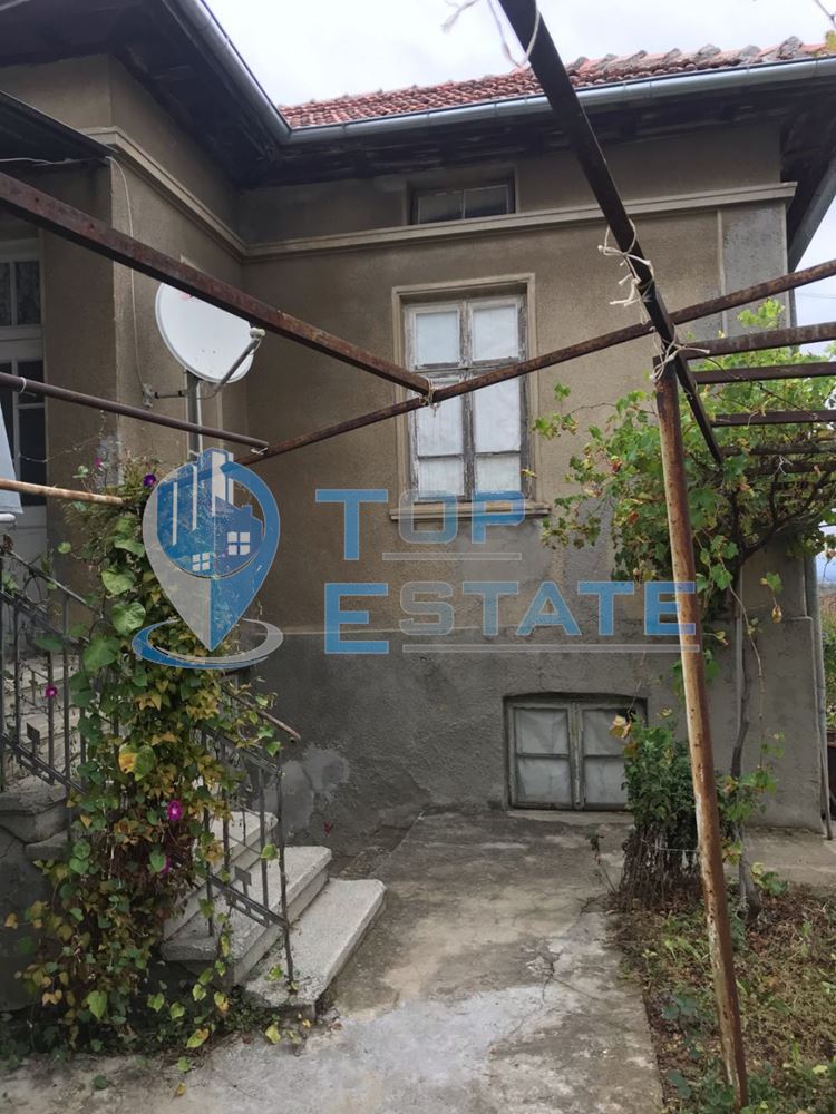 Тухлена къща в село Джулюница, област Велико Търново - 0