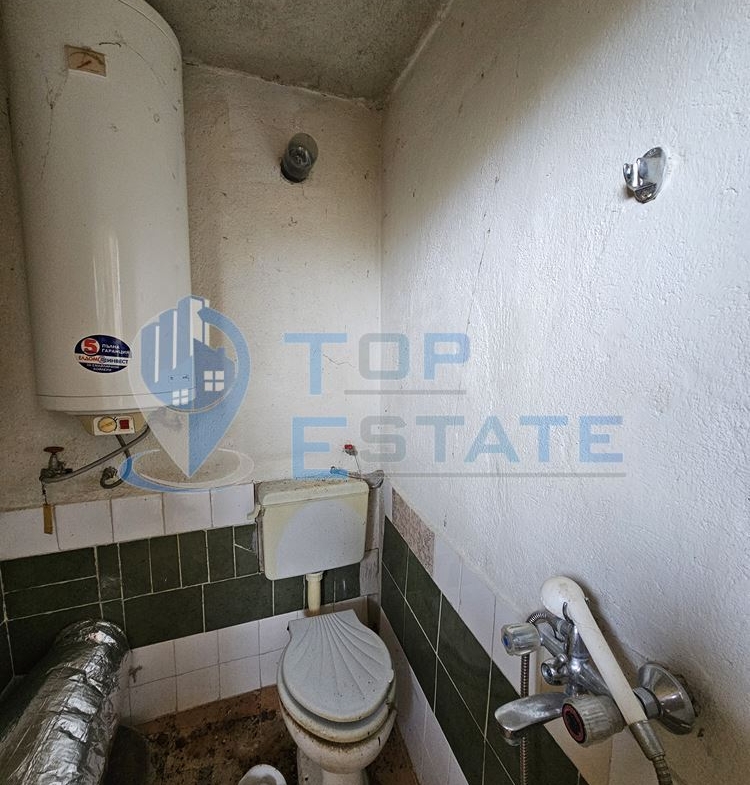 Едноетажна къща близо до река с голям двор в село Росно, област Велико Търново - 0