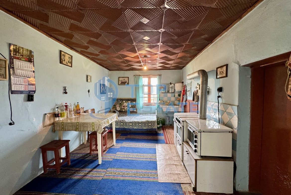 Къща с кладенец и голям двор в село Сушица, област Велико Търново - 0