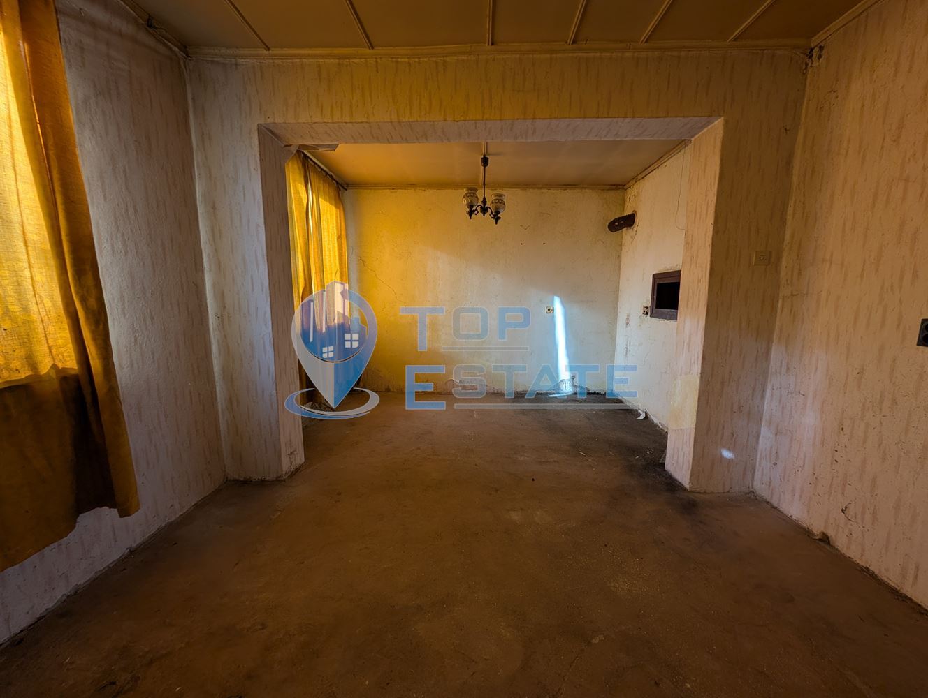 Едноетажна тухлена къща с гараж и кладенец в село Правда - 0