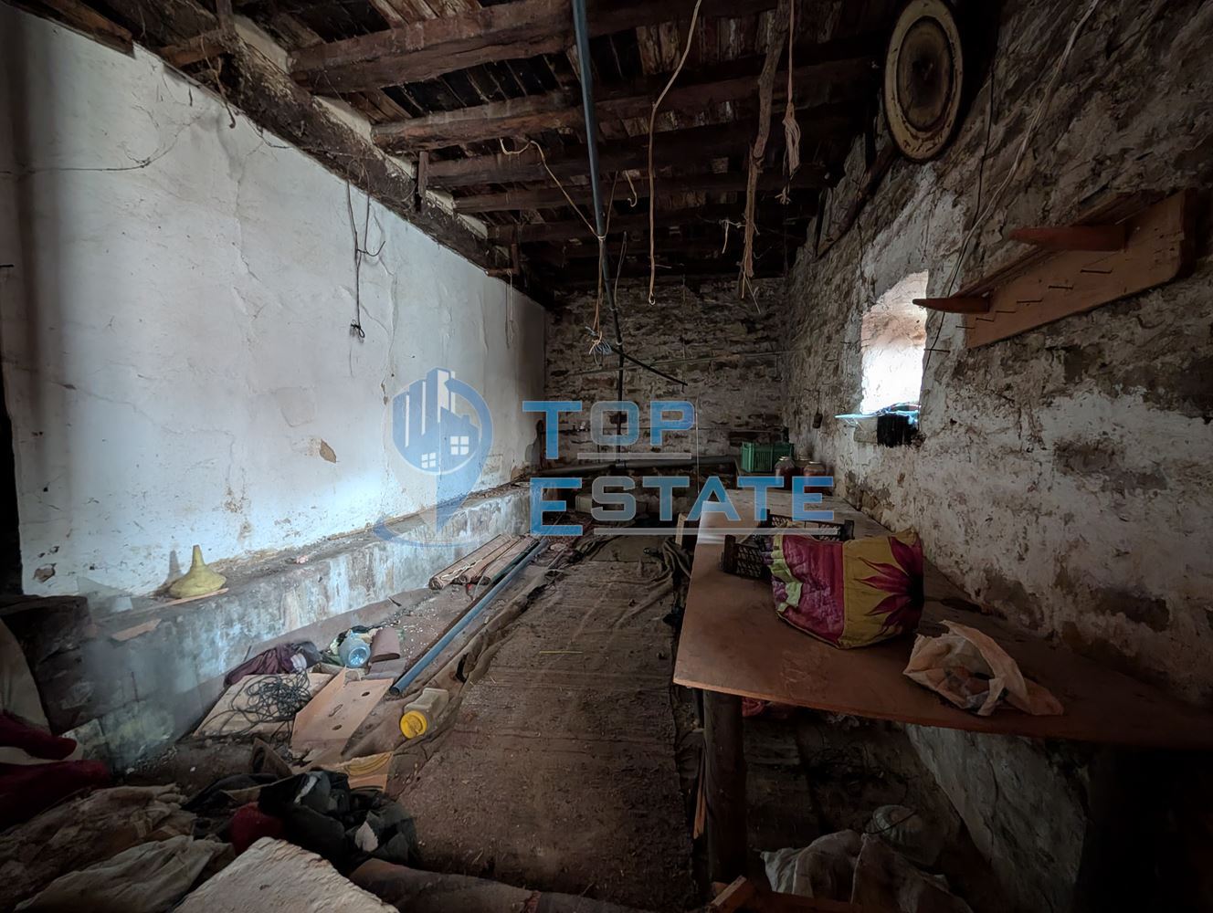 Просторна двуетажна къща в центъра на село Драгижево - 0