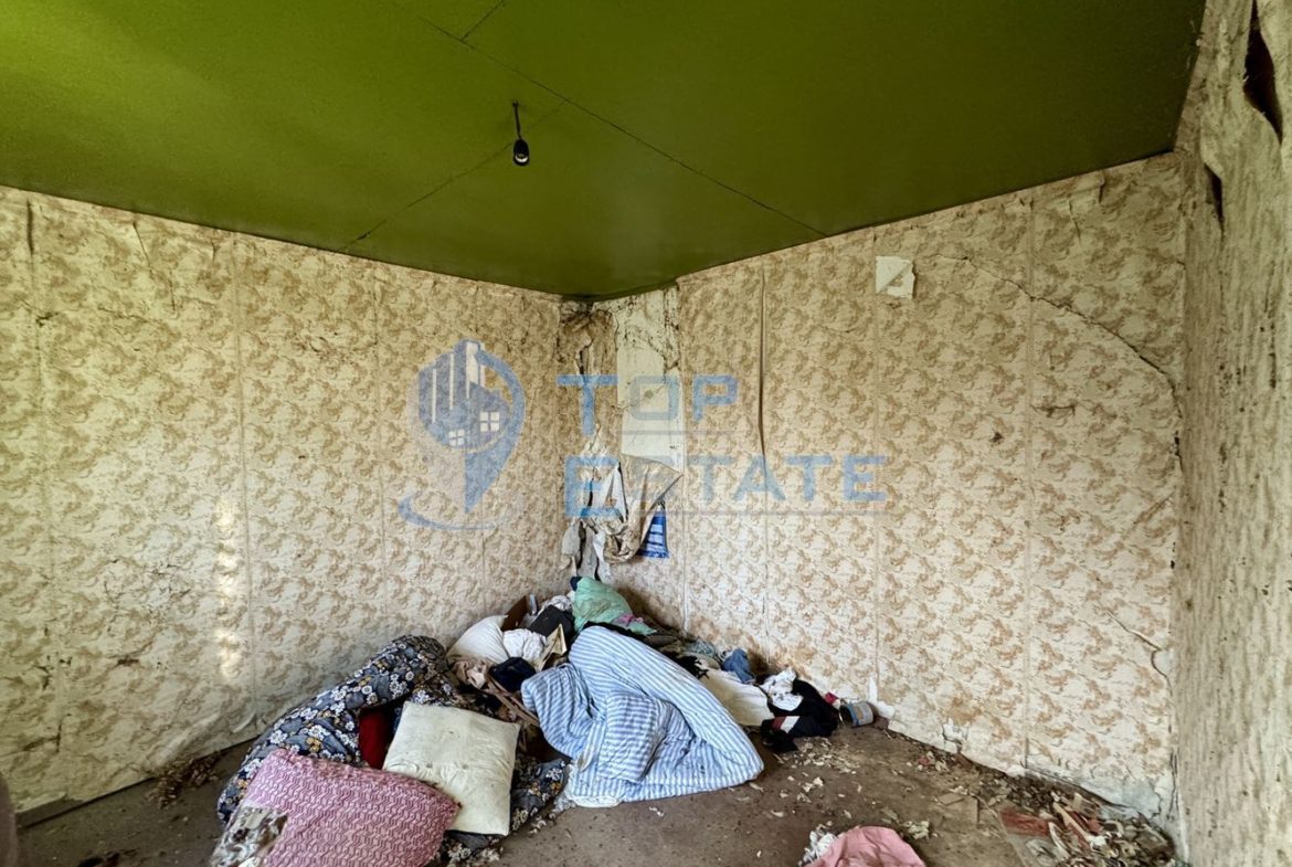 Тухлена къща с голям двор в село Лозен, област Велико Търново - 0