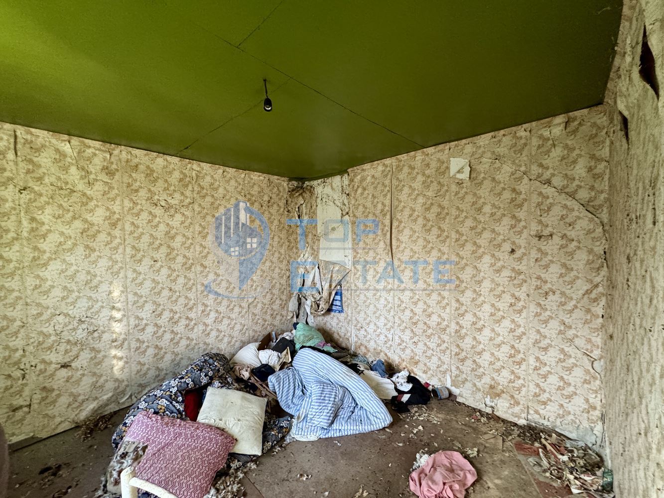 Тухлена къща с голям двор в село Лозен, област Велико Търново - 0