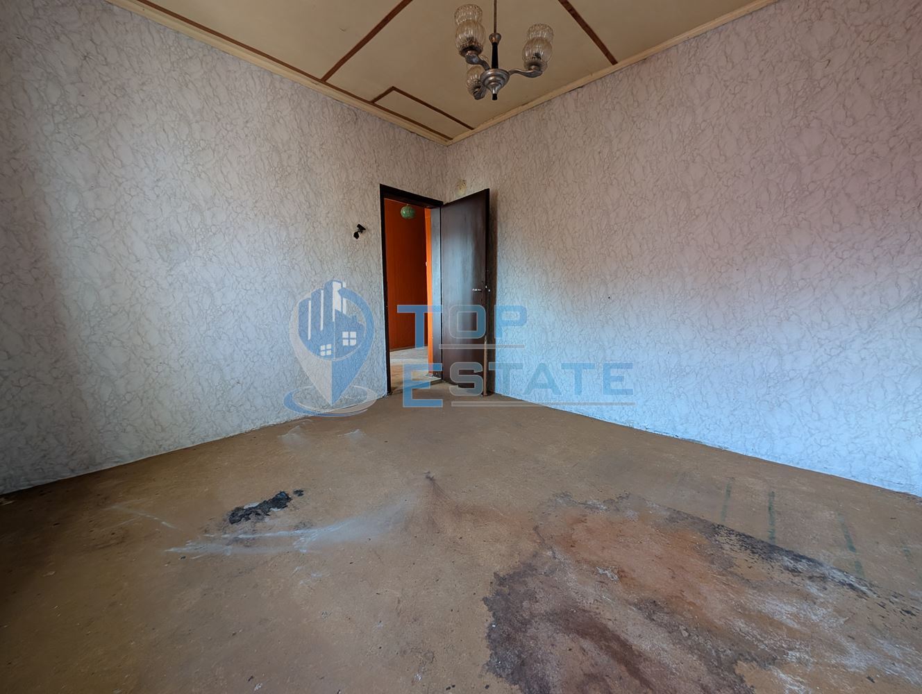 Едноетажна тухлена къща с гараж и кладенец в село Правда - 0