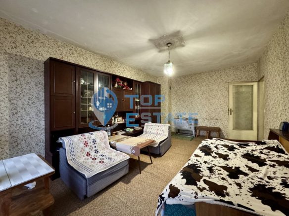 Двустаен панелен апартамент в град Стажица, област Велико Търново - 0