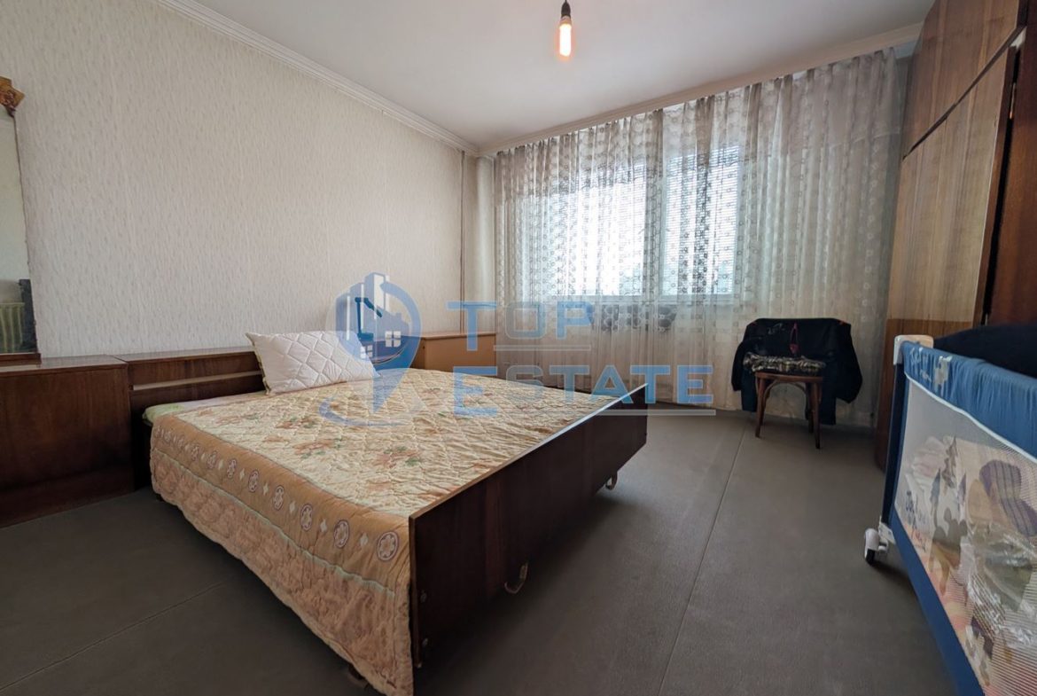 Двуетажна масивна къща в град Стражица - 0