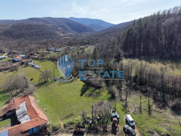 Панорамен парцел с партиди за ток и вода в планинското село Разсоха, област Велико Търново - 0