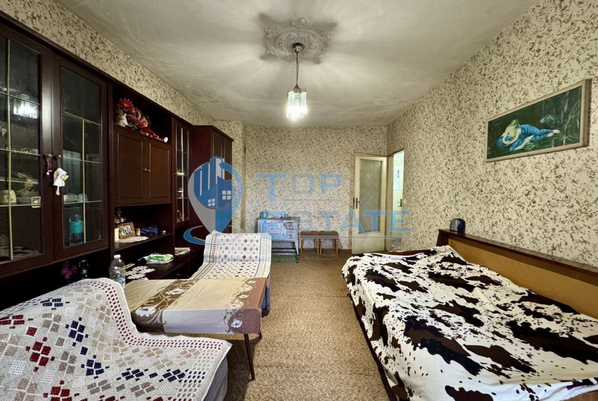 Двустаен панелен апартамент в град Стажица, област Велико Търново - 0