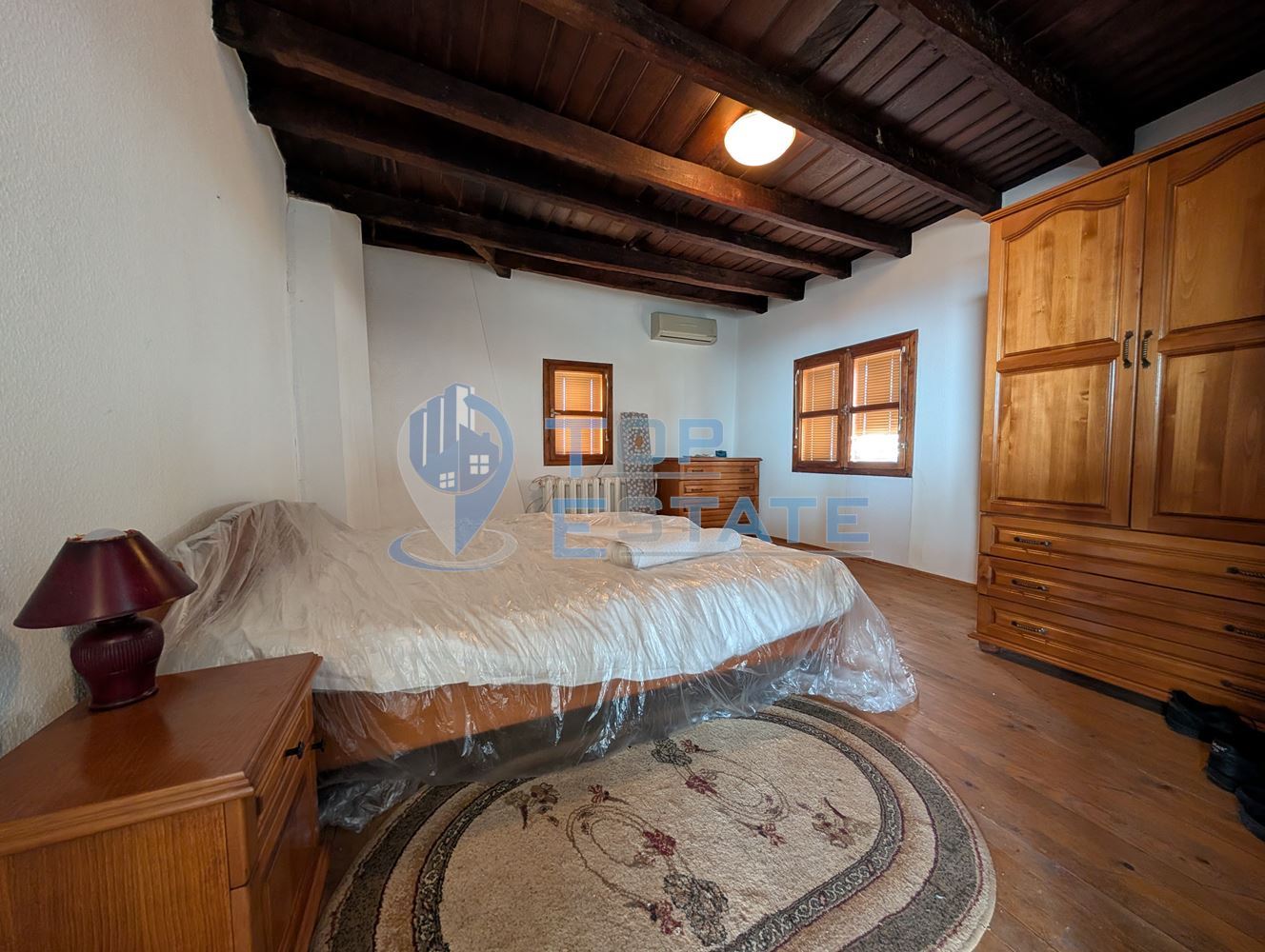 Двуетажна къща във възрожденски стил с кладенец в село Драгижево - 0