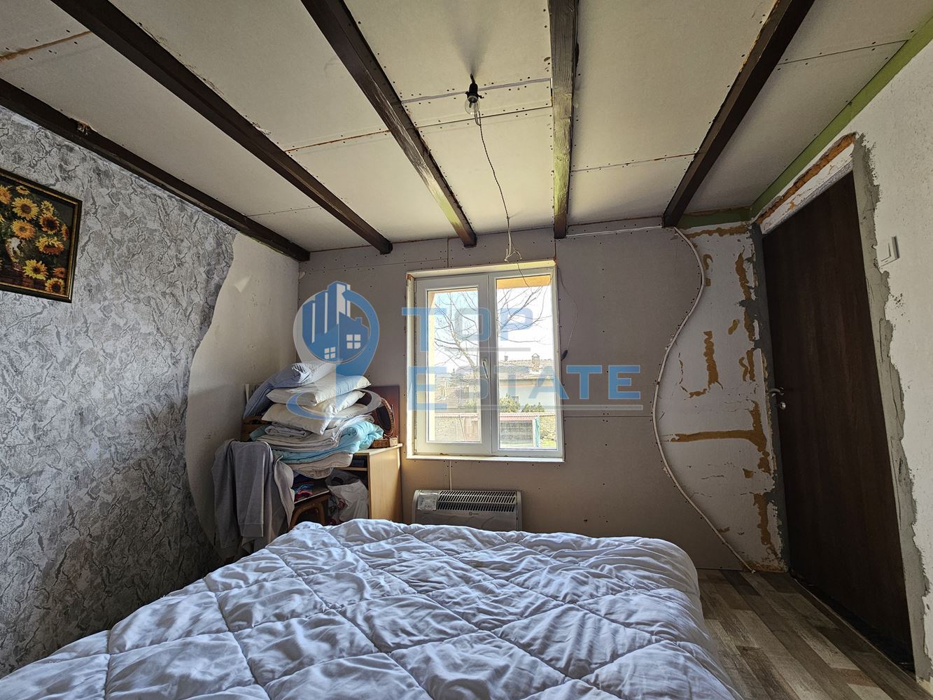 Двуетажна къща с голям двор, кладенец и гараж в село Долна Липница, област Велико Търново - 0