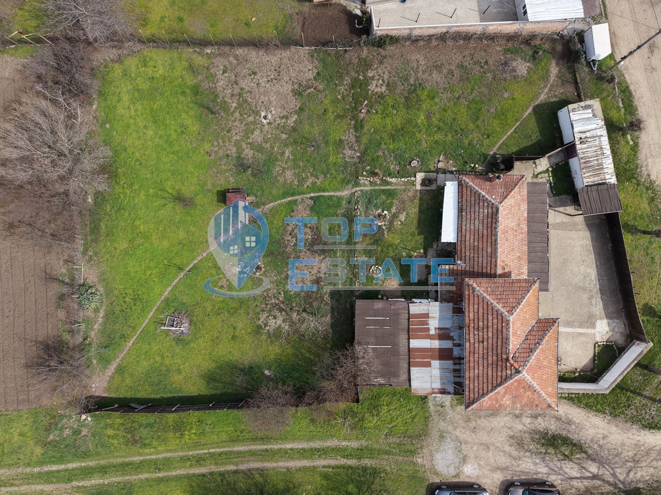 Тухлена къща с гараж и голям двор в село Раданово - 0